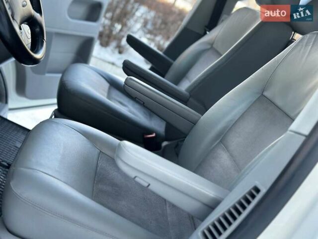 Белый Фольксваген Мультиван, объемом двигателя 2.5 л и пробегом 200 тыс. км за 13999 $, фото 16 на Automoto.ua