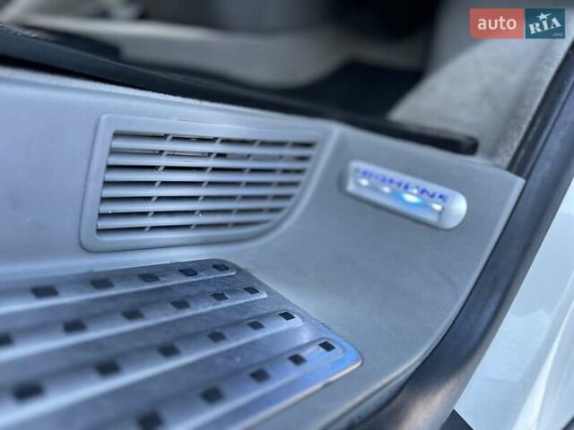 Белый Фольксваген Мультиван, объемом двигателя 2.5 л и пробегом 200 тыс. км за 13999 $, фото 43 на Automoto.ua