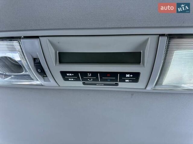 Белый Фольксваген Мультиван, объемом двигателя 2.5 л и пробегом 200 тыс. км за 13999 $, фото 40 на Automoto.ua