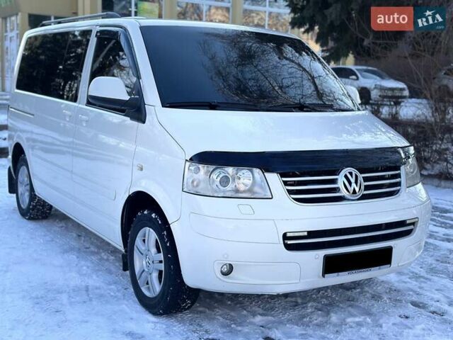 Белый Фольксваген Мультиван, объемом двигателя 2.5 л и пробегом 200 тыс. км за 13999 $, фото 2 на Automoto.ua