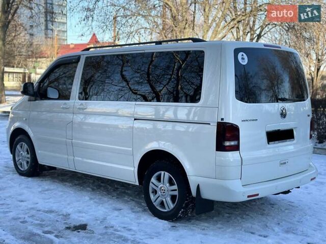 Белый Фольксваген Мультиван, объемом двигателя 2.5 л и пробегом 200 тыс. км за 13999 $, фото 4 на Automoto.ua