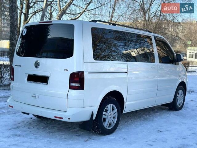 Белый Фольксваген Мультиван, объемом двигателя 2.5 л и пробегом 200 тыс. км за 13999 $, фото 5 на Automoto.ua