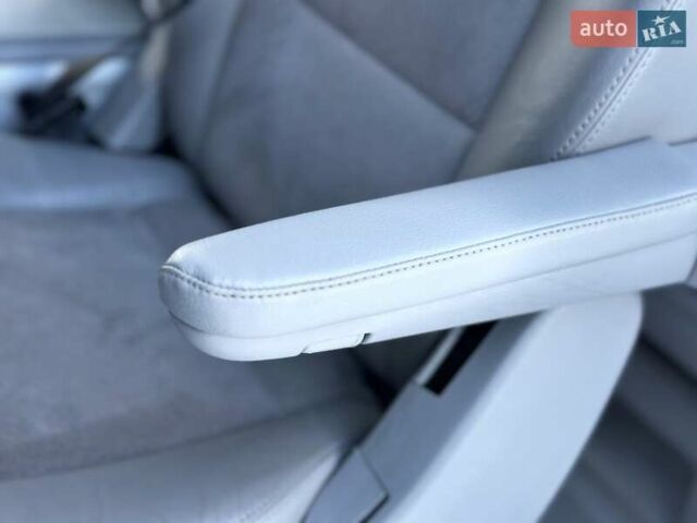 Белый Фольксваген Мультиван, объемом двигателя 2.5 л и пробегом 200 тыс. км за 13999 $, фото 36 на Automoto.ua