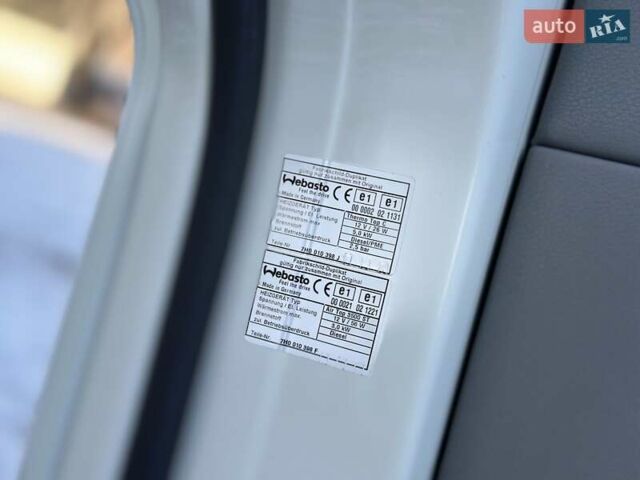 Белый Фольксваген Мультиван, объемом двигателя 2.5 л и пробегом 200 тыс. км за 13999 $, фото 52 на Automoto.ua