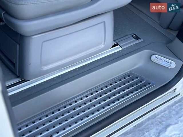 Белый Фольксваген Мультиван, объемом двигателя 2.5 л и пробегом 200 тыс. км за 13999 $, фото 35 на Automoto.ua