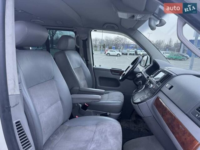 Білий Фольксваген Мультиван, об'ємом двигуна 2.46 л та пробігом 289 тис. км за 13500 $, фото 21 на Automoto.ua