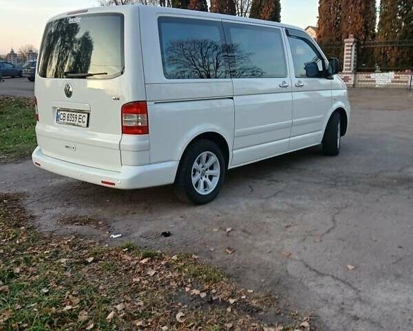Белый Фольксваген Мультиван, объемом двигателя 2.5 л и пробегом 330 тыс. км за 10500 $, фото 1 на Automoto.ua