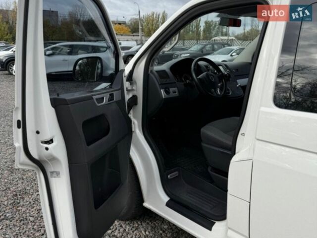 Белый Фольксваген Мультиван, объемом двигателя 2 л и пробегом 310 тыс. км за 17500 $, фото 3 на Automoto.ua