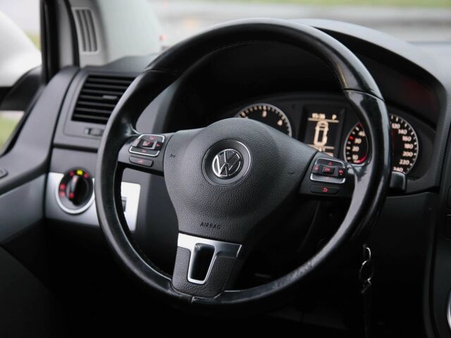 Белый Фольксваген Мультиван, объемом двигателя 2 л и пробегом 302 тыс. км за 23700 $, фото 13 на Automoto.ua