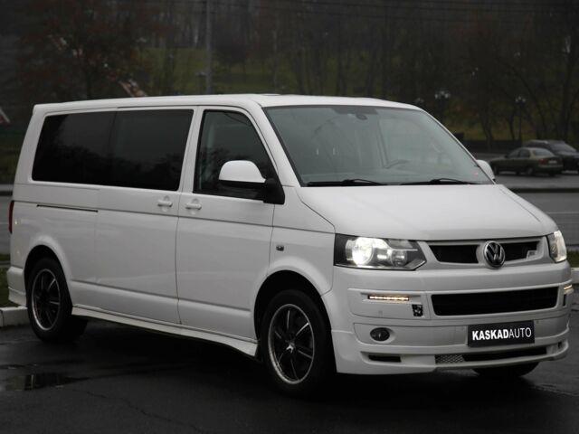 Белый Фольксваген Мультиван, объемом двигателя 2 л и пробегом 302 тыс. км за 23700 $, фото 2 на Automoto.ua