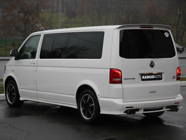 Белый Фольксваген Мультиван, объемом двигателя 2 л и пробегом 302 тыс. км за 23700 $, фото 3 на Automoto.ua