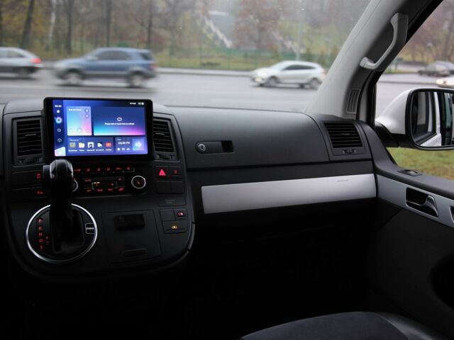 Белый Фольксваген Мультиван, объемом двигателя 2 л и пробегом 302 тыс. км за 23700 $, фото 12 на Automoto.ua