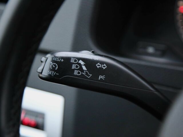 Белый Фольксваген Мультиван, объемом двигателя 2 л и пробегом 302 тыс. км за 23700 $, фото 20 на Automoto.ua