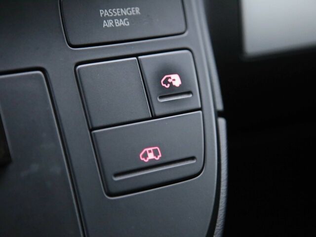 Белый Фольксваген Мультиван, объемом двигателя 2 л и пробегом 302 тыс. км за 23700 $, фото 23 на Automoto.ua