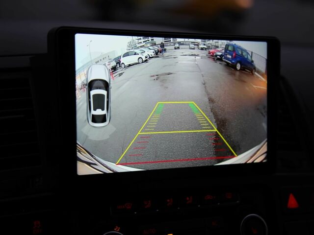 Белый Фольксваген Мультиван, объемом двигателя 2 л и пробегом 302 тыс. км за 23700 $, фото 18 на Automoto.ua