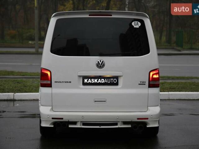 Белый Фольксваген Мультиван, объемом двигателя 1.98 л и пробегом 302 тыс. км за 23700 $, фото 4 на Automoto.ua