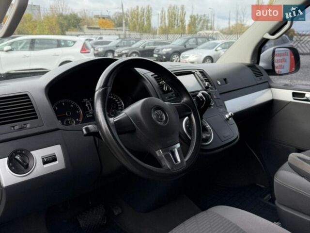 Белый Фольксваген Мультиван, объемом двигателя 2 л и пробегом 310 тыс. км за 17500 $, фото 2 на Automoto.ua