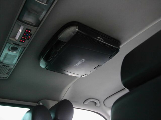 Белый Фольксваген Мультиван, объемом двигателя 2 л и пробегом 302 тыс. км за 23700 $, фото 15 на Automoto.ua