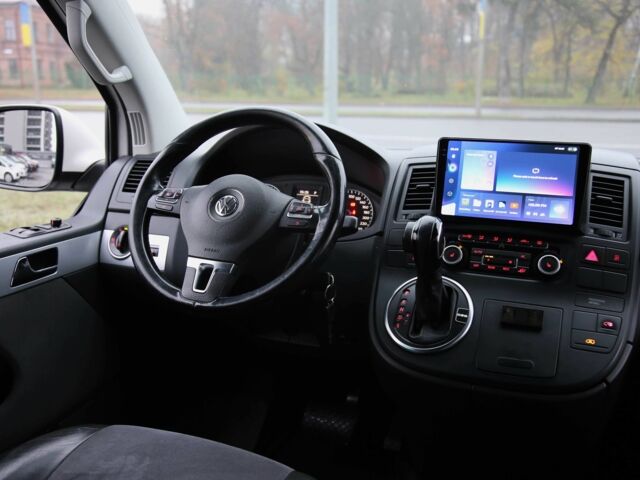 Белый Фольксваген Мультиван, объемом двигателя 2 л и пробегом 302 тыс. км за 23700 $, фото 10 на Automoto.ua