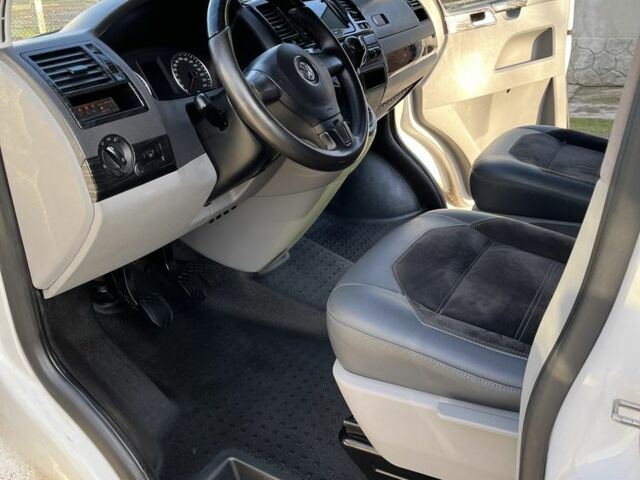 Білий Фольксваген Мультиван, об'ємом двигуна 2 л та пробігом 420 тис. км за 10500 $, фото 14 на Automoto.ua