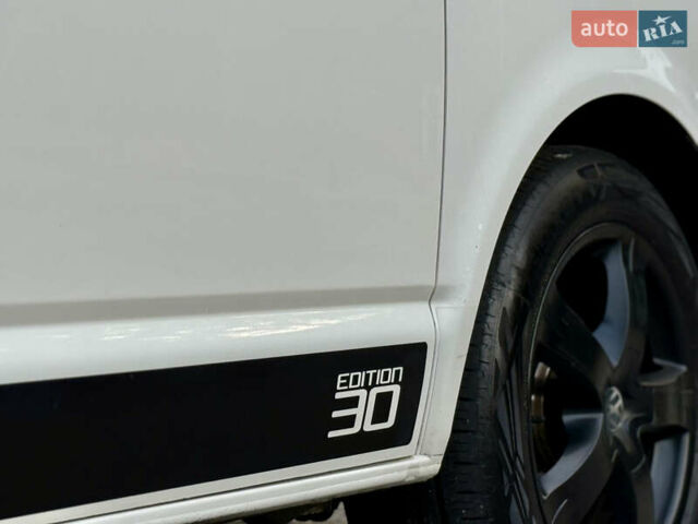 Белый Фольксваген Мультиван, объемом двигателя 1.97 л и пробегом 313 тыс. км за 26200 $, фото 23 на Automoto.ua