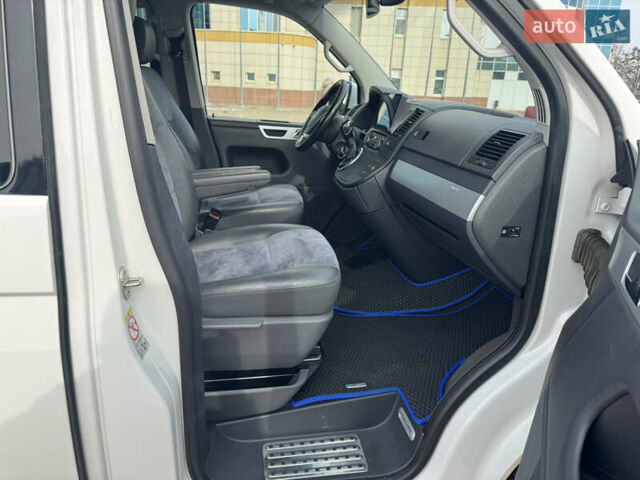 Білий Фольксваген Мультиван, об'ємом двигуна 1.97 л та пробігом 231 тис. км за 20500 $, фото 31 на Automoto.ua