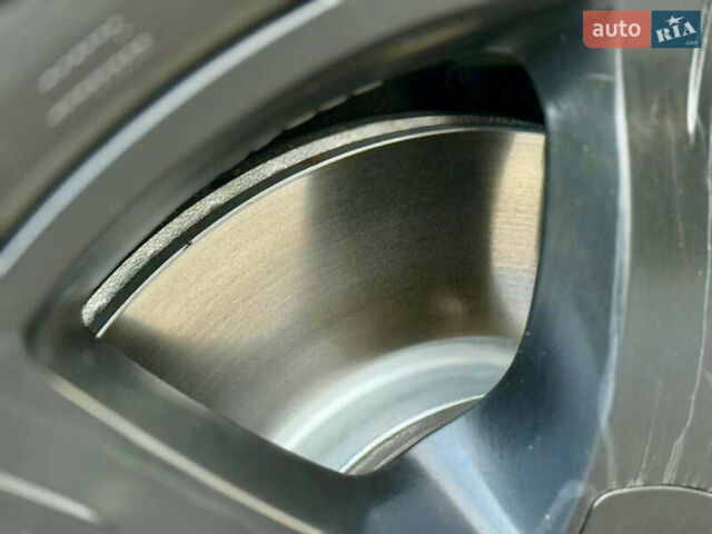 Белый Фольксваген Мультиван, объемом двигателя 1.97 л и пробегом 313 тыс. км за 26200 $, фото 3 на Automoto.ua