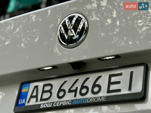 Белый Фольксваген Мультиван, объемом двигателя 1.97 л и пробегом 313 тыс. км за 26200 $, фото 29 на Automoto.ua