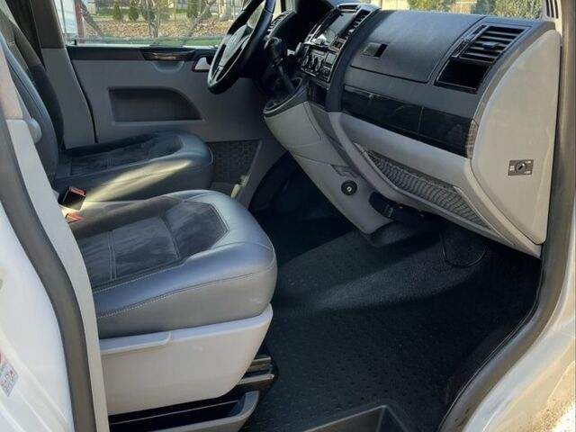 Білий Фольксваген Мультиван, об'ємом двигуна 2 л та пробігом 420 тис. км за 10500 $, фото 15 на Automoto.ua