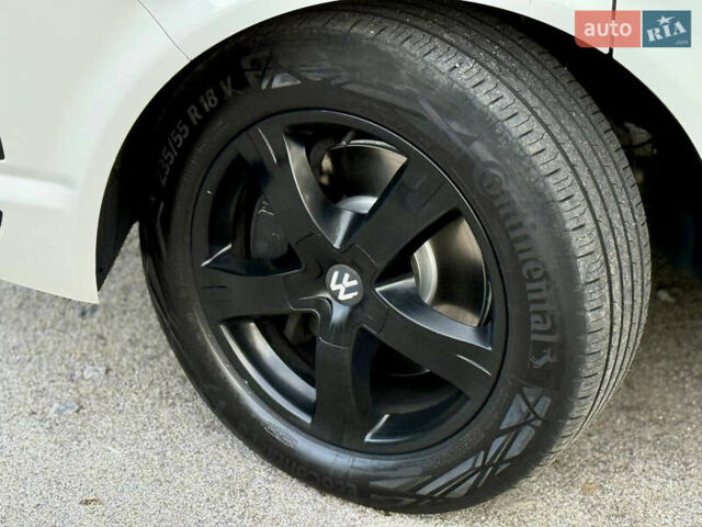 Белый Фольксваген Мультиван, объемом двигателя 1.97 л и пробегом 313 тыс. км за 26200 $, фото 4 на Automoto.ua