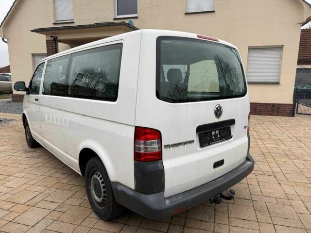 Белый Фольксваген Мультиван, объемом двигателя 2 л и пробегом 197 тыс. км за 7400 $, фото 2 на Automoto.ua