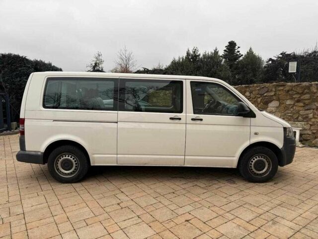 Белый Фольксваген Мультиван, объемом двигателя 2 л и пробегом 197 тыс. км за 7400 $, фото 4 на Automoto.ua