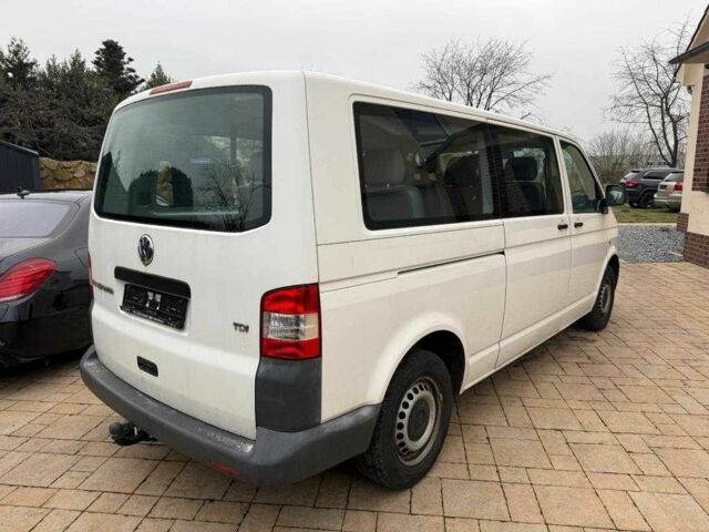 Белый Фольксваген Мультиван, объемом двигателя 2 л и пробегом 197 тыс. км за 7400 $, фото 3 на Automoto.ua