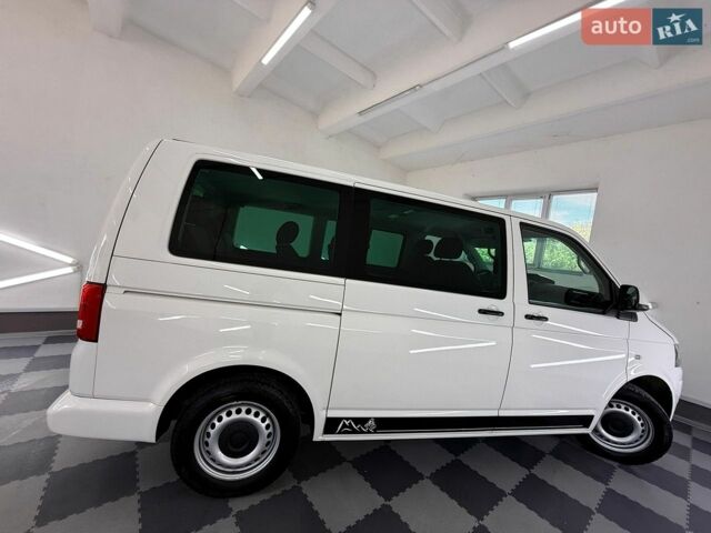 Білий Фольксваген Мультиван, об'ємом двигуна 1.98 л та пробігом 223 тис. км за 19599 $, фото 19 на Automoto.ua