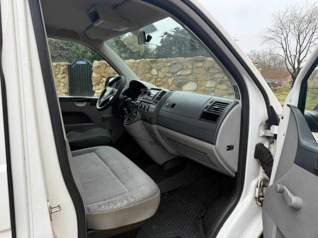 Белый Фольксваген Мультиван, объемом двигателя 2 л и пробегом 197 тыс. км за 7400 $, фото 9 на Automoto.ua