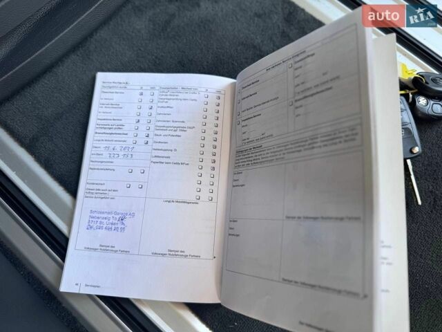 Белый Фольксваген Мультиван, объемом двигателя 2 л и пробегом 280 тыс. км за 22900 $, фото 75 на Automoto.ua