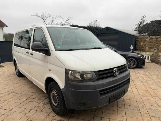 Белый Фольксваген Мультиван, объемом двигателя 2 л и пробегом 197 тыс. км за 7400 $, фото 5 на Automoto.ua