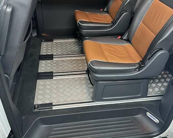 Белый Фольксваген Мультиван, объемом двигателя 2 л и пробегом 190 тыс. км за 26100 $, фото 12 на Automoto.ua