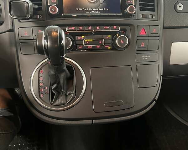 Белый Фольксваген Мультиван, объемом двигателя 2 л и пробегом 190 тыс. км за 26100 $, фото 5 на Automoto.ua