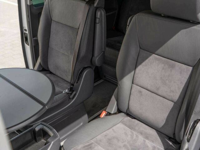 Белый Фольксваген Мультиван, объемом двигателя 2 л и пробегом 175 тыс. км за 9700 $, фото 20 на Automoto.ua