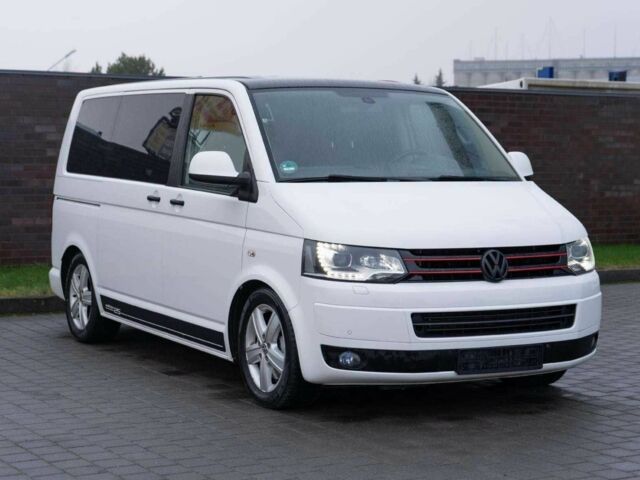 Белый Фольксваген Мультиван, объемом двигателя 2 л и пробегом 175 тыс. км за 9700 $, фото 1 на Automoto.ua