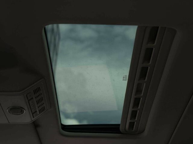 Белый Фольксваген Мультиван, объемом двигателя 2 л и пробегом 175 тыс. км за 9700 $, фото 17 на Automoto.ua