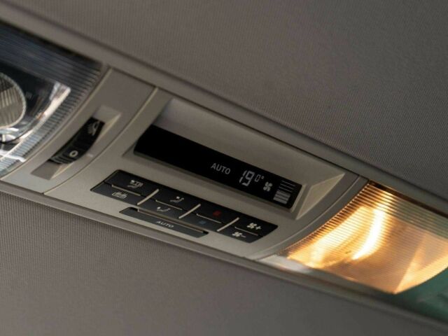 Белый Фольксваген Мультиван, объемом двигателя 2 л и пробегом 175 тыс. км за 9700 $, фото 15 на Automoto.ua