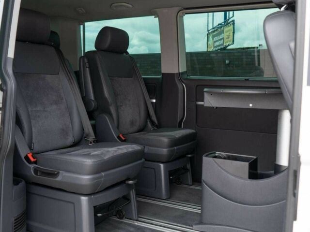 Белый Фольксваген Мультиван, объемом двигателя 2 л и пробегом 175 тыс. км за 9700 $, фото 21 на Automoto.ua