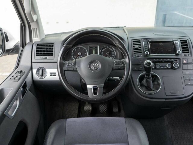 Белый Фольксваген Мультиван, объемом двигателя 2 л и пробегом 175 тыс. км за 9700 $, фото 10 на Automoto.ua