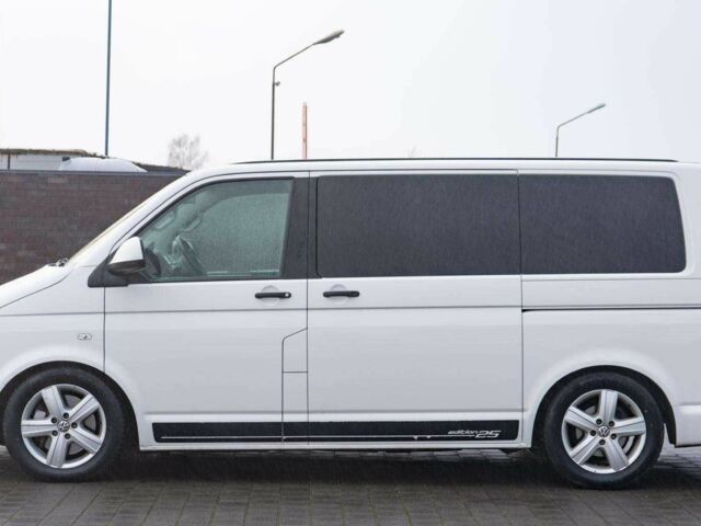 Белый Фольксваген Мультиван, объемом двигателя 2 л и пробегом 175 тыс. км за 9700 $, фото 4 на Automoto.ua