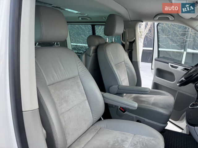Белый Фольксваген Мультиван, объемом двигателя 2 л и пробегом 221 тыс. км за 26500 $, фото 67 на Automoto.ua