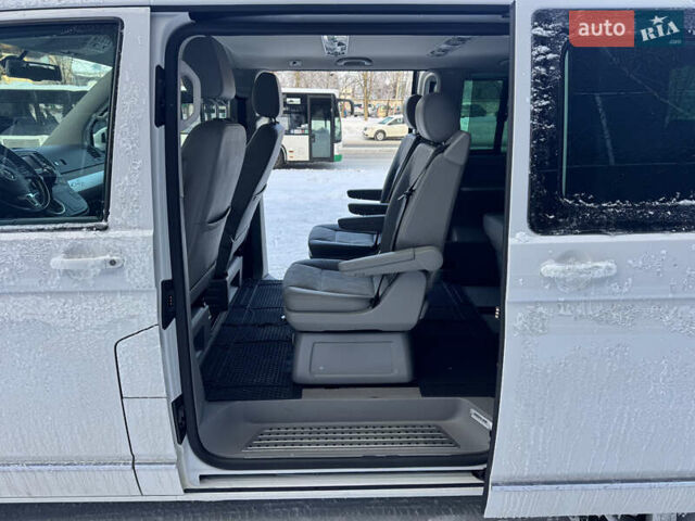 Белый Фольксваген Мультиван, объемом двигателя 2 л и пробегом 221 тыс. км за 26500 $, фото 49 на Automoto.ua