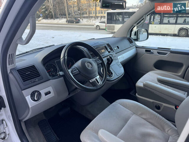 Белый Фольксваген Мультиван, объемом двигателя 2 л и пробегом 221 тыс. км за 26500 $, фото 32 на Automoto.ua