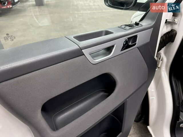 Белый Фольксваген Мультиван, объемом двигателя 1.97 л и пробегом 224 тыс. км за 35000 $, фото 12 на Automoto.ua